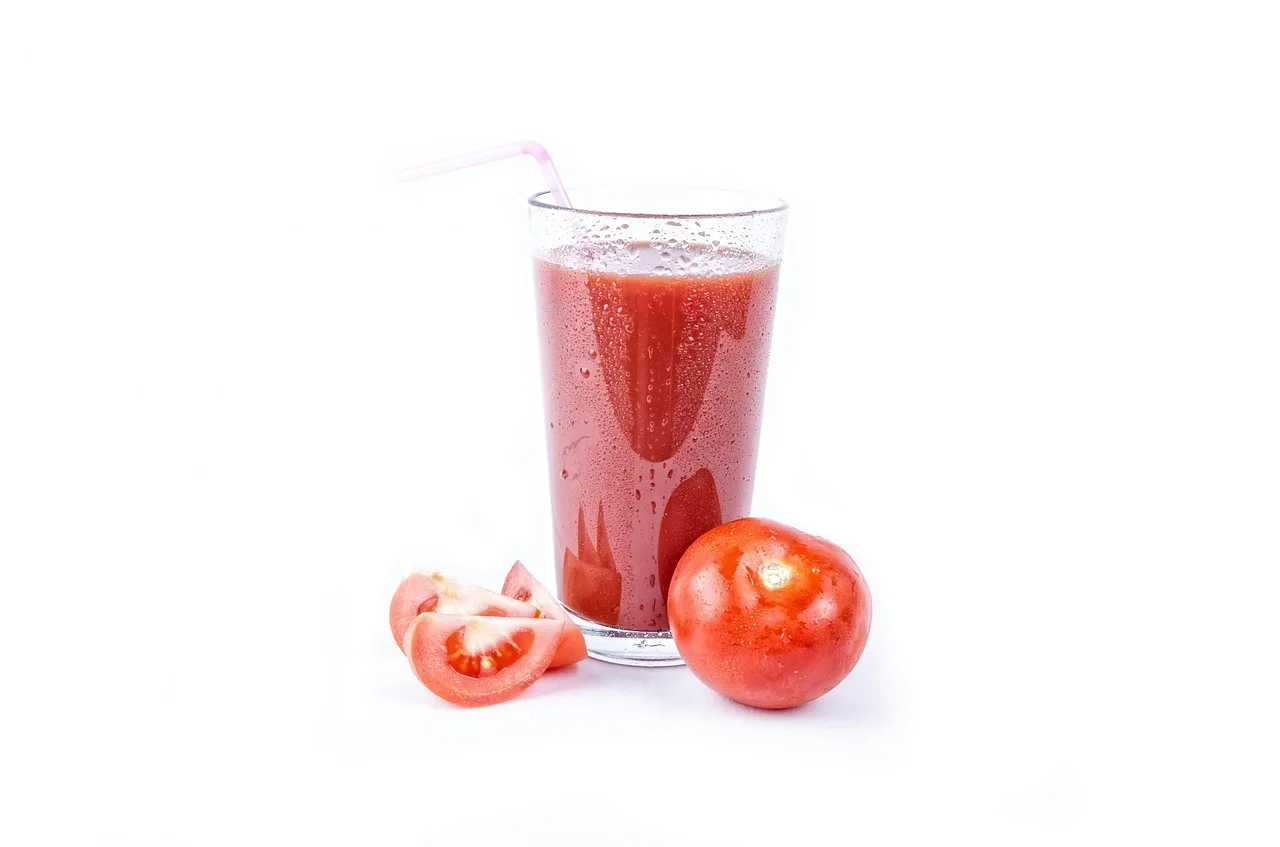 You are currently viewing Les bienfaits du jus de tomate : tout savoir