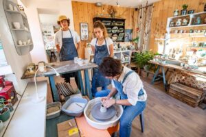 Lire la suite à propos de l’article Poterie et céramique : créez vos propres contenants beauté